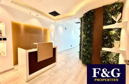 مكتب - استوديو - 1 حمام للايجار في القمة - الخليج التجاري - دبي