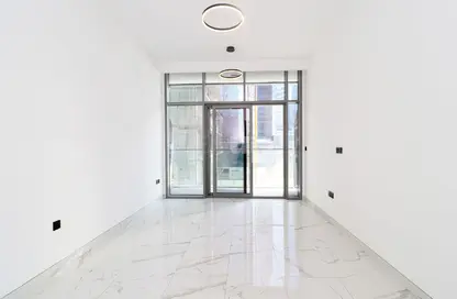 شقة - 1 حمام للايجار في رويال ريجينسي - الخليج التجاري - دبي شقة - 1 حمام للايجار في رويال ريجينسي - الخليج التجاري - دبي