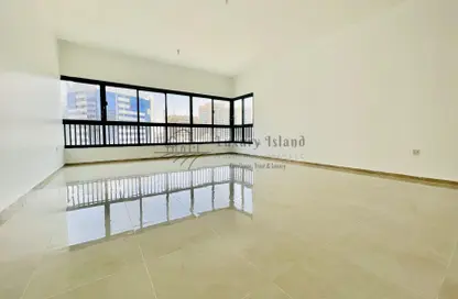 Empty Room image for: Apartment - 3 Bedrooms - 5 Bathrooms for rent in Emerald Tower - Khalifa Street - Abu Dhabi, Image 1
