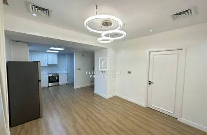 شقة - غرفة نوم - 2 حمامات للبيع في ردهة استن - مدينة السيارات - دبي