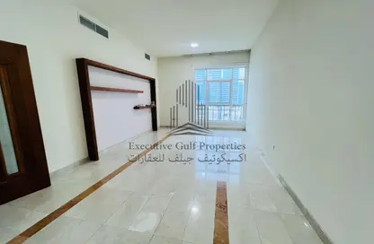 شقة - 2 غرف نوم - 4 حمامات للايجار في برج ظافر - شارع النجدة - أبوظبي