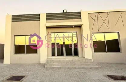 Villa - 4 Bedrooms - 5 Bathrooms for rent in Al Felyyah - Ras Al Khaimah