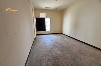 Apartment - 4 Bedrooms - 2 Bathrooms for rent in Rolla Square - Rolla Area - Sharjah