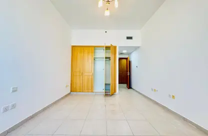 Apartment - 3 Bedrooms - 4 Bathrooms for rent in Blue Tower - Sheikh Zayed Road - Dubai