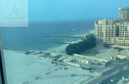 شقة - 3 غرف نوم - 3 حمامات للايجار في برج الكورنيش - طريق كورنيش عجمان - عجمان