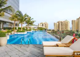 صورة لـ حوض سباحة شقة - غرفة نوم - 2 حمامات للبيع في برج النخيل - نخلة الجميرا - دبي ، صورة رقم 1