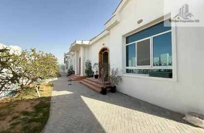 Villa - 4 Bedrooms - 5 Bathrooms for rent in Nad Al Sheba 4 - Nad Al Sheba - Dubai