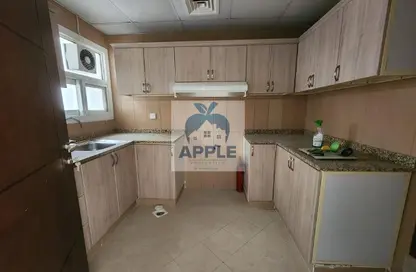 شقة - غرفة نوم - 1 حمام للايجار في الزاهية - تجارية مويلح - الشارقة