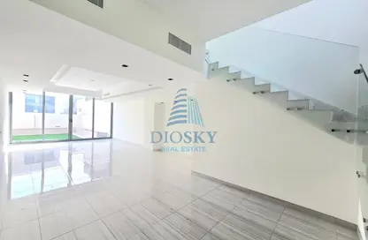 Apartment - 3 Bedrooms - 4 Bathrooms for rent in Gardenia Townhomes II - Wasl Gate - Dubai