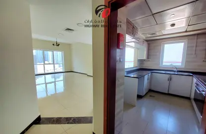 Apartment - 2 Bedrooms - 4 Bathrooms for rent in Dubai Residence Complex - Dubai