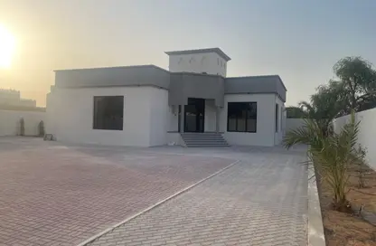 فيلا - 4 غرف نوم - 5 حمامات للايجار في الرفاع - رأس الخيمة