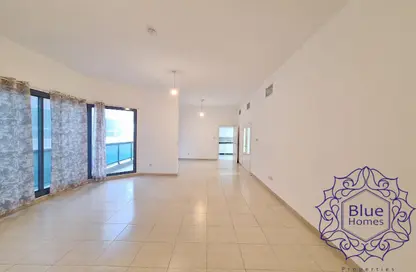 Apartment - 3 Bedrooms - 4 Bathrooms for rent in Lake Tower - Al Majaz 1 - Al Majaz - Sharjah