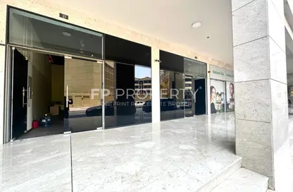 Shop - Studio for rent in Al Shafar Park Tower - Al Karama - Dubai