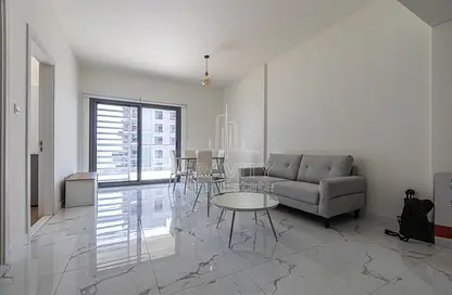 Living Room image for: Duplex - 4 Bedrooms - 5 Bathrooms for rent in Al Raha Lofts - Al Raha Beach - Abu Dhabi, Image 1