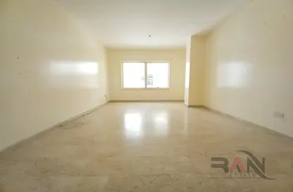 Apartment - 3 Bedrooms - 4 Bathrooms for rent in Al Darmaki Building 1162 - Hamdan Street - Abu Dhabi
