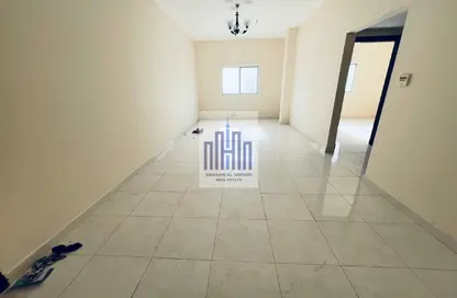 شقة - 6 غرف نوم - 1 حمام للايجار في طريق فاير ستاشن - مويلح - الشارقة شقة - 6 غرف نوم - 1 حمام للايجار في طريق فاير ستاشن - مويلح - الشارقة