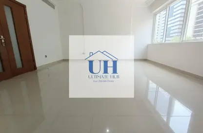 شقة - 2 غرف نوم - 3 حمامات للايجار في الحصن - الخالدية - أبوظبي