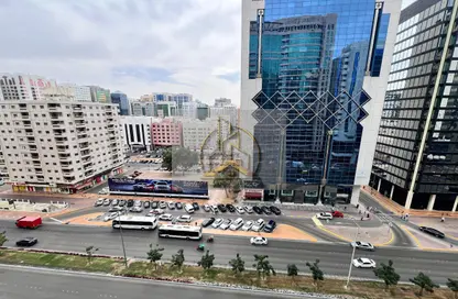شقة - 2 غرف نوم - 3 حمامات للايجار في شارع حمدان - أبوظبي