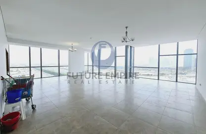 Apartment - 3 Bedrooms - 5 Bathrooms for rent in Al Garhoud - Dubai
