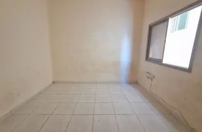 شقة - غرفة نوم - 1 حمام للايجار في بناية البطينة 9 - البطينة - الشارقة