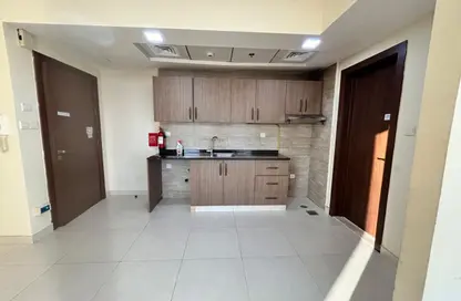 شقة - 1 حمام للايجار في مبنى روز - الجداف - دبي