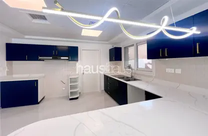Villa - 5 Bedrooms - 5 Bathrooms for rent in Meadows 2 - Meadows - Dubai