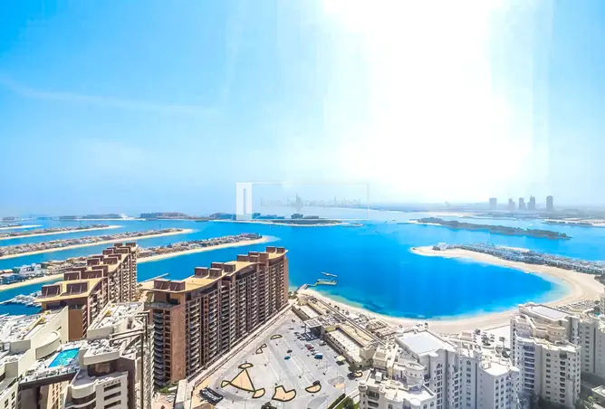 Apartment - 1 Bathroom for sale in The Palm Tower - Palm Jumeirah - Dubai