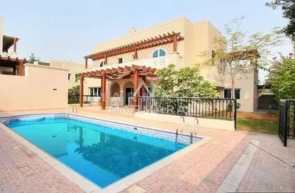 Villa - 5 Bedrooms - 4 Bathrooms for rent in Jumeirah 1 Villas - Jumeirah 1 - Jumeirah - Dubai
