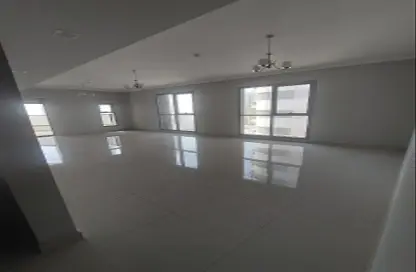 Apartment - 2 Bedrooms - 3 Bathrooms for rent in Al Khan - Sharjah