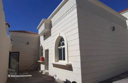 Villa - 2 Bedrooms - 2 Bathrooms for rent in Zakher - Al Ain