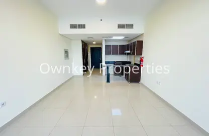 شقة - 1 حمام للايجار في برج ريزيدينس 2 - الضاحية 10 - قرية الجميرا سركل - دبي شقة - 1 حمام للايجار في برج ريزيدينس 2 - الضاحية 10 - قرية الجميرا سركل - دبي