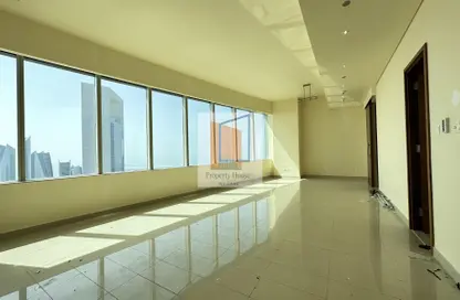 Apartment - 4 Bedrooms - 4 Bathrooms for rent in Nation Towers - Corniche Road - Abu Dhabi