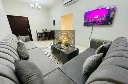 شقة - 2 غرف نوم - 2 حمامات للايجار في مساكن كورنيش عجمان - طريق كورنيش عجمان - عجمان
