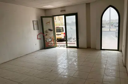Shop - Studio - 1 Bathroom for rent in Building Y23 - England Cluster - International City - Dubai