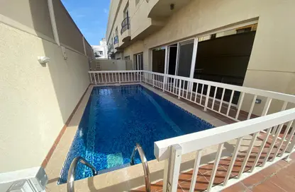 Villa - 5 Bedrooms - 6 Bathrooms for rent in Jumeirah 1 - Jumeirah - Dubai