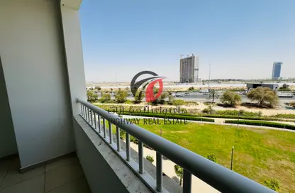 شقة - 2 غرف نوم - 2 حمامات للايجار في برج ربيعة - مجان - دبي لاند - دبي