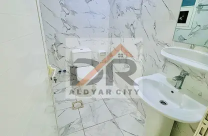 شقة - غرفة نوم - 2 حمامات للايجار في مساكن كورنيش عجمان - طريق كورنيش عجمان - عجمان