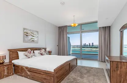 Room / Bedroom image for: Apartment - 1 Bedroom - 2 Bathrooms for rent in Azure Residences - Palm Jumeirah - Dubai, Image 1
