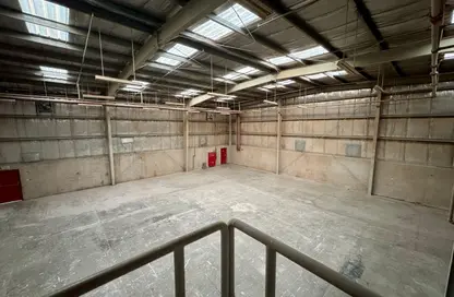 مستودع - استوديو - 2 حمامات للايجار في المرحلة 1 - مجمع دبي للاستثمار - دبي
