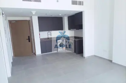 شقة - غرفة نوم - 2 حمامات للايجار في الطراز - حي نسيج - الجادة - الشارقة