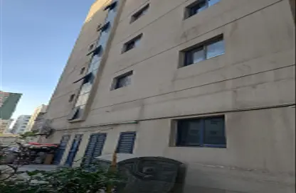 عمارة بالكامل - استوديو للبيع في النباعة - الشارقة