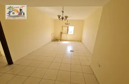 شقة - غرفة نوم - 2 حمامات للايجار في مجمع مويلح - تجارية مويلح - الشارقة