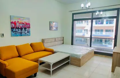 شقة - 1 حمام للايجار في برج حمزة - مدينة دبي الرياضية - دبي