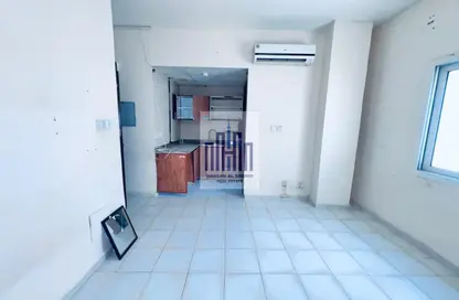 شقة - 1 حمام للايجار في مبنى جي جي كو مويلح - تجارية مويلح - الشارقة