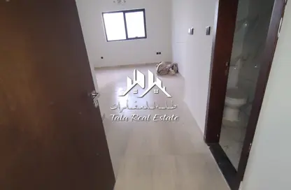 شقة - 2 غرف نوم - 2 حمامات للايجار في شارع التعاون - التعاون - الشارقة