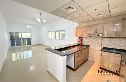 شقة - غرفة نوم - 2 حمامات للايجار في برج يوني ايستات برايم - قرية الجميرا سركل - دبي شقة - غرفة نوم - 2 حمامات للايجار في برج يوني ايستات برايم - قرية الجميرا سركل - دبي