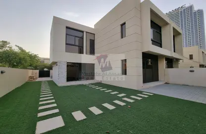 Outdoor House image for: Villa - 4 Bedrooms - 6 Bathrooms for sale in Brookfield 2 - Brookfield - DAMAC Hills - Dubai, Image 1