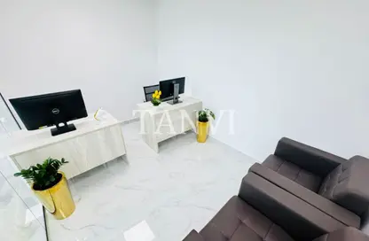 مكتب - استوديو - 1 حمام للايجار في فاطمه محمد احمد بن سليمان - الرفاعة - بر دبي - دبي