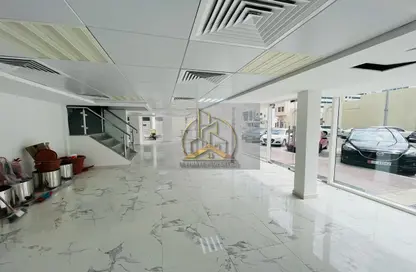 Show Room - Studio - 2 Bathrooms for rent in Al Istiqlal Street - Al Khalidiya - Abu Dhabi