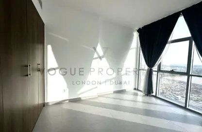 شقة - 2 غرف نوم - 3 حمامات للايجار في برج ايكاروس - مدينة دبي للإنتاج (اي ام بي زد) - دبي